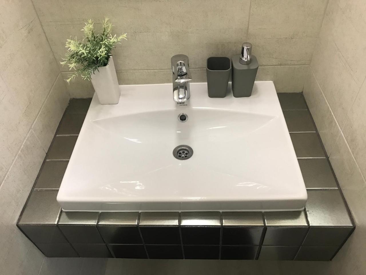 Святобор LUX Apartments Киев Екстериор снимка