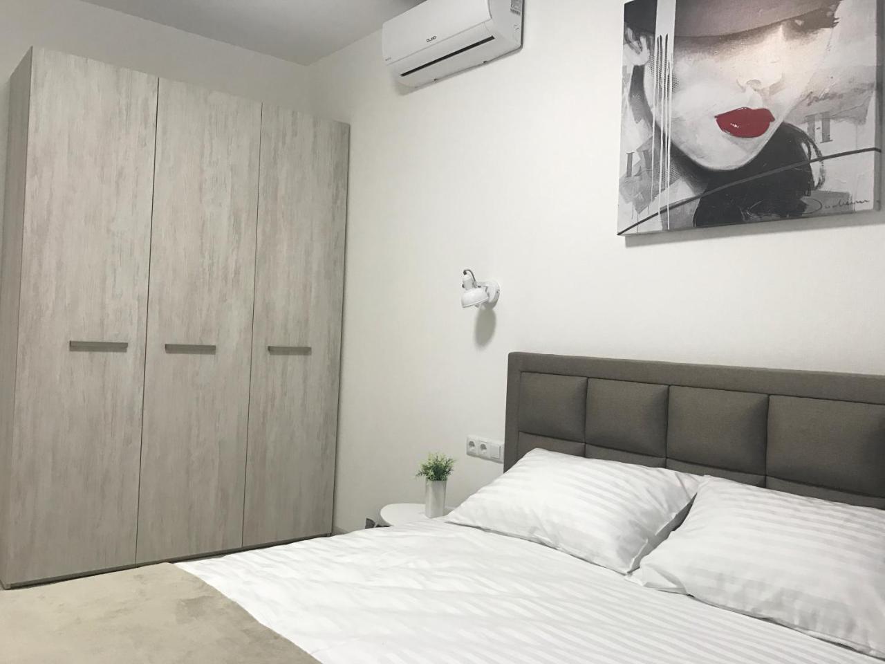 Святобор LUX Apartments Киев Екстериор снимка